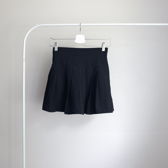 Black Pleated Skirt - Picture 1 of 2